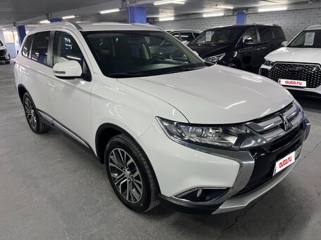 2018 Mitsubishi Outlander III Рестайлинг 2, белый, 1999000 рублей, вид 3