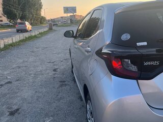 2021 Toyota Yaris IV, серый, 1150000 рублей, вид 4