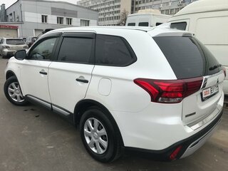 2019 Mitsubishi Outlander III Рестайлинг 3, белый, 1584000 рублей, вид 4