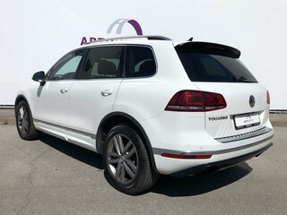 2017 Volkswagen Touareg II Рестайлинг, белый, 2850000 рублей, вид 4