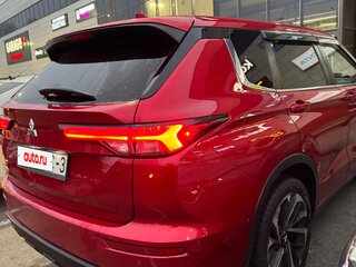 2022 Mitsubishi Outlander IV, красный, 3600000 рублей, вид 3