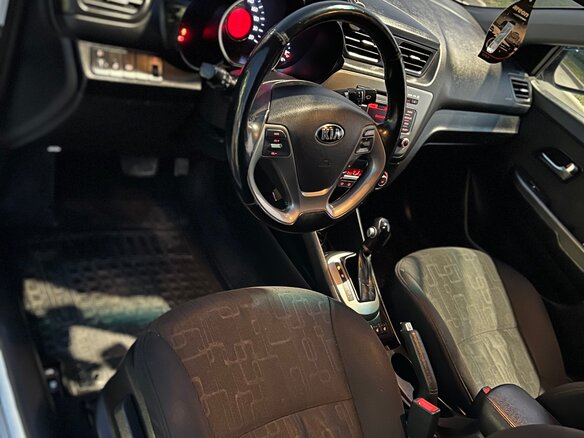 2016 Kia Rio III Рестайлинг, белый, 1150000 рублей - вид 8