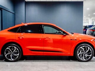 2021 Audi e-tron Sportback 55 I, оранжевый, 6999000 рублей, вид 2