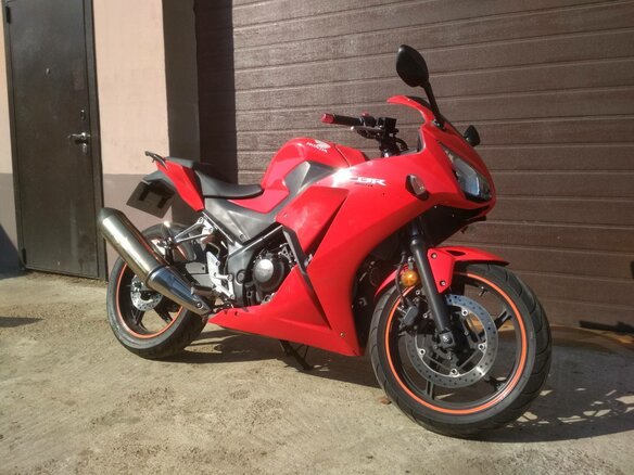 2015 Honda CBR 300R, красный, 433015 рублей - вид 1