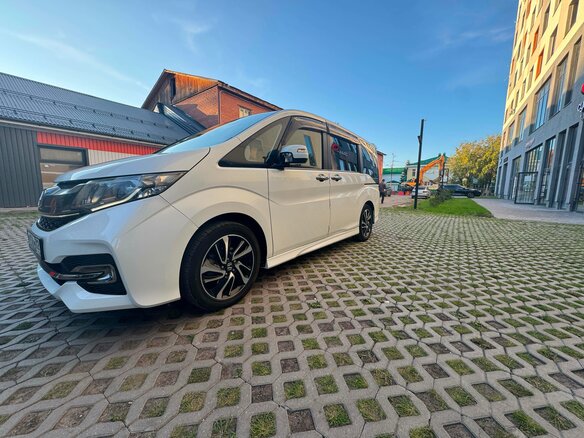 2017 Honda Stepwgn V, белый, 1890000 рублей - вид 9