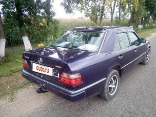 1995 Mercedes-Benz E-Класс 200 I (W124), синий, 450000 рублей, вид 4