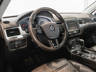 2016 Volkswagen Touareg II Рестайлинг, чёрный, 2999000 рублей, вид 5