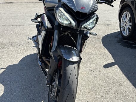 2021 Triumph Street Triple, серый, 1199000 рублей, вид 3
