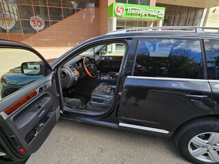 2005 Volkswagen Touareg I, чёрный, 650000 рублей, вид 4