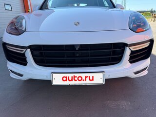 2015 Porsche Cayenne Turbo II Рестайлинг (958), белый, 4400000 рублей, вид 2