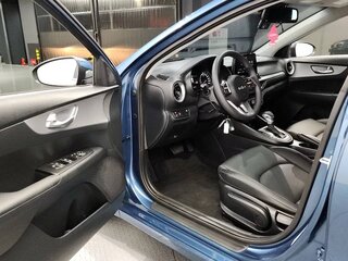 2023 Kia K3 II Рестайлинг, синий, 1600000 рублей, вид 5
