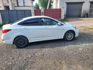 2014 Hyundai Solaris I, белый, 595000 рублей, вид 2