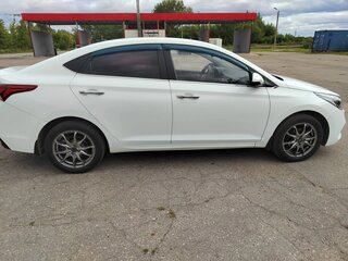2017 Hyundai Solaris II, белый, 1220000 рублей, вид 3