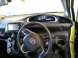 2018 Toyota Sienta II Рестайлинг, жёлтый, 1380000 рублей, вид 5