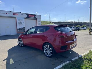 2016 Kia Ceed II Рестайлинг, красный, 1400000 рублей, вид 4