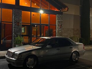 1997 Mercedes-Benz C-Класс 200 I (W202) Рестайлинг, серебристый, 450000 рублей, вид 1
