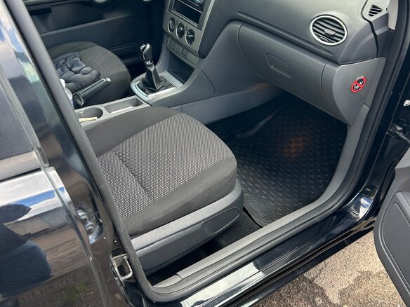 2010 Ford Focus II Рестайлинг, чёрный, 620000 рублей - вид 6