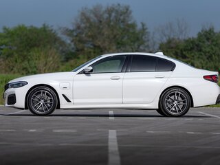 2022 BMW 5 серии 530e VII (G30/G31/G38) Рестайлинг, белый, 6300000 рублей, вид 1