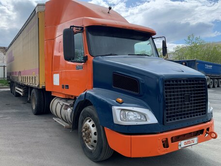 2004 Volvo VNM, оранжевый, 2000000 рублей, вид 1