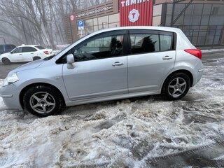 2010 Nissan Tiida I Рестайлинг, серебристый, 750000 рублей, вид 5