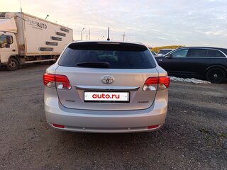 2011 Toyota Avensis III Рестайлинг, серебристый, 1420000 рублей, вид 3