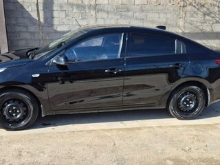 2020 Kia Rio IV, чёрный, 1720000 рублей, вид 3