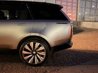 2024 Land Rover Range Rover P400 MHEV Long V, чёрный, 17000000 рублей, вид 3