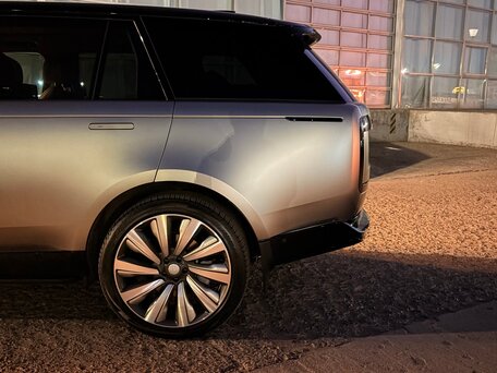 2024 Land Rover Range Rover P400 MHEV Long V, чёрный, 15700000 рублей, вид 2