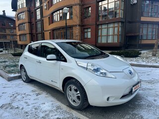 2014 Nissan Leaf (EM57) I (ZE0/AZE0), белый, 600000 рублей, вид 2