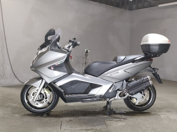 2011 Gilera GP800, серый, 600000 рублей - вид 1