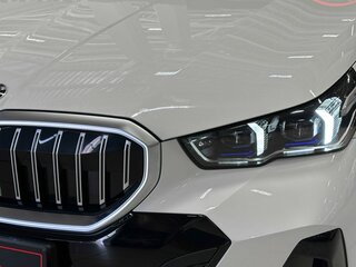 2025 BMW 5 серии 530i xDrive VIII (G60/G61/G68), белый, 7700000 рублей, вид 4