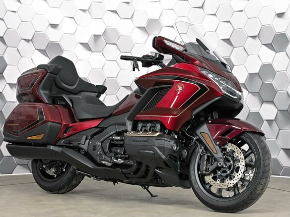 2025 Honda GL 1800 Gold Wing, красный, 3589000 рублей