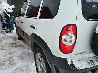 2016 Chevrolet Niva I Рестайлинг, белый, 790000 рублей, вид 4