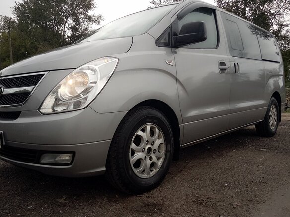 2011 Hyundai H-1 II, серебристый