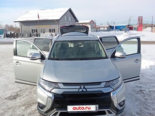 2019 Mitsubishi Outlander III Рестайлинг 3, серебристый, 2350000 рублей, вид 2