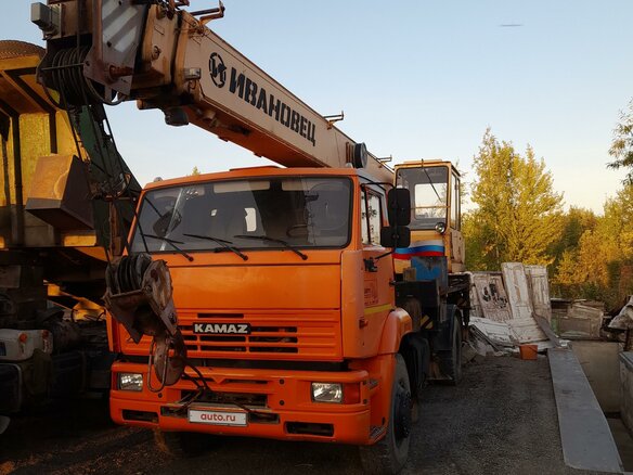 2012 КамАЗ 43118, оранжевый, 3000000 рублей