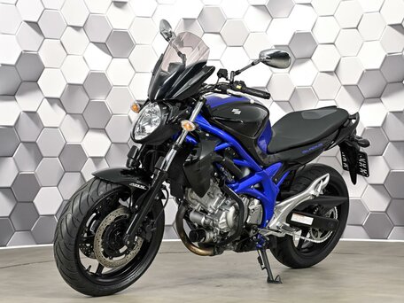 2013 Suzuki SFV 650 Gladius, чёрный, 497000 рублей, вид 2