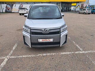 2018 Toyota Voxy III (R80) Рестайлинг, серый, 2000000 рублей, вид 1