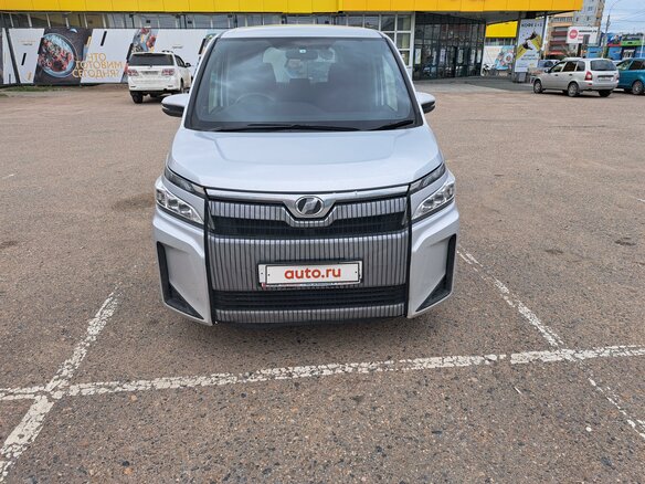 2018 Toyota Voxy III (R80) Рестайлинг, серый, 2000000 рублей