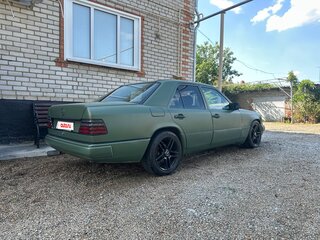 1991 Mercedes-Benz W124 300, зелёный, 720000 рублей, вид 1
