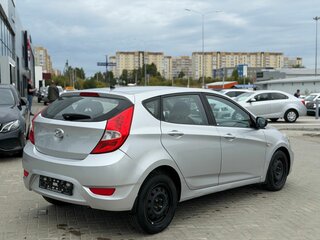 2011 Hyundai Solaris I, серебристый, 720000 рублей, вид 4