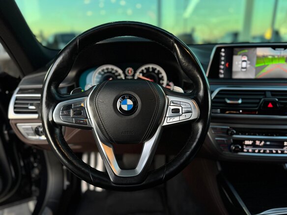 2017 BMW 7 серии 750i xDrive VI (G11/G12), чёрный, 2699999 рублей - вид 13