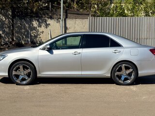 2013 Toyota Camry VII (XV50), серебристый, 1400000 рублей, вид 4