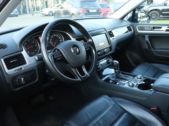 2016 Volkswagen Touareg II Рестайлинг, синий - вид 12