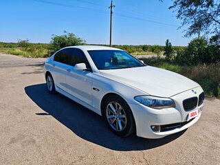 2013 BMW 5 серии 528i xDrive VI (F10/F11/F07), белый, 1900000 рублей, вид 2