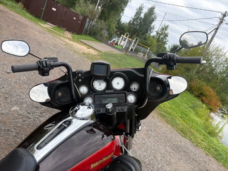 2009 Harley-Davidson Street Glide, красный, 900000 рублей, вид 5