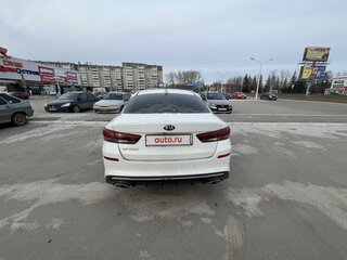 2019 Kia Optima IV Рестайлинг, белый, 2720000 рублей, вид 3
