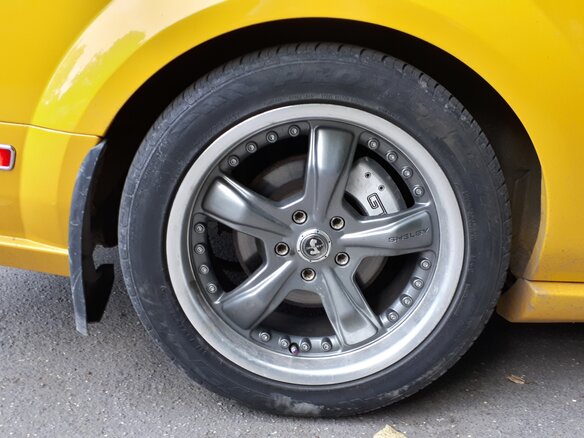 2005 Ford Mustang V, жёлтый - вид 10