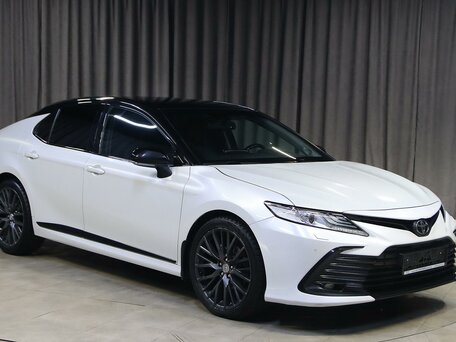 2021 Toyota Camry VIII (XV70) Рестайлинг, белый, 2549000 рублей, вид 3