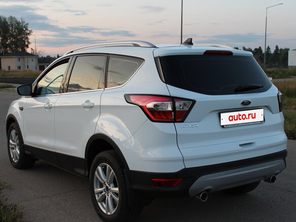 2018 Ford Kuga II Рестайлинг, белый, 3190000 рублей - вид 4